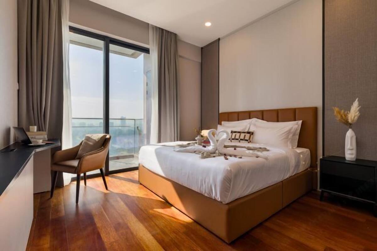 Desk, iron/ironing board, free WiFi, bed sheets