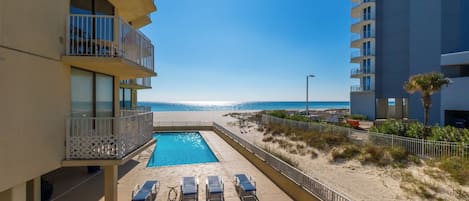 Apartamento Signature, 2 habitaciones, balcón, vistas a la piscina | Vistas del balcón