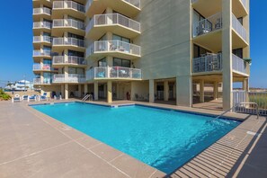 Outdoor pool - Whaler 1A (Gulf Shores)