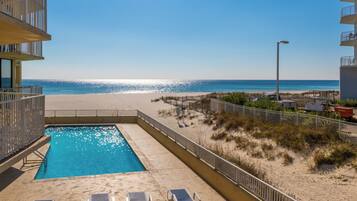 Apartamento Signature, 2 habitaciones, balcón, vistas a la piscina | Vistas del balcón
