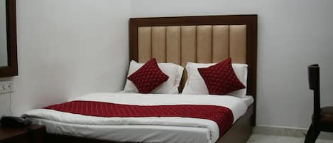 Desk, laptop workspace, free WiFi