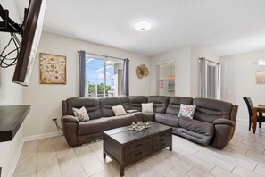 House (4 Bedrooms) | Property amenity - 900 Pebble Beach Drive (Davenport)
