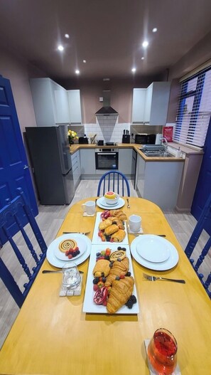 Dining - Dovetails. 10 minutes from Alton Towers (Rocester)