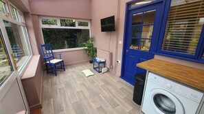 Interior - Dovetails. 10 minutes from Alton Towers (Rocester)