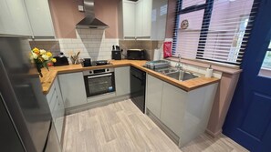 Private kitchen - Dovetails. 10 minutes from Alton Towers (Rocester)