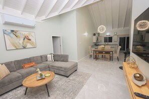 Smart TV - 3-bedroom villa in tranquil Saint Ann's Bay with WiFi, AC and beach access (Saint Ann's Bay)