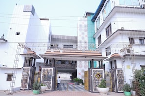 Front of property - Shri Neha Hotel & Restaurant (Shikohabad)