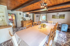 Dining - A charming old farmhouse, the Ferme du Grand-Père Prosper awaits you in LIEZEY (LIEZEY)