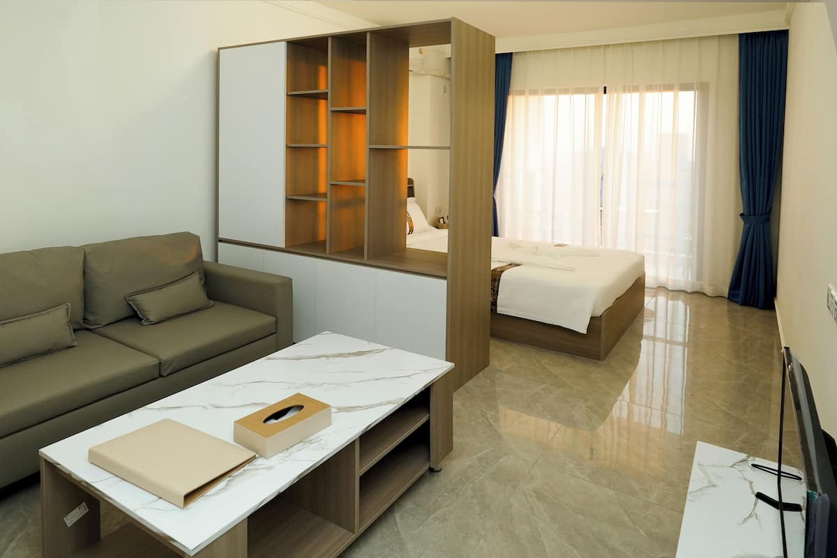 Superior Queen Balcony City View | Memory foam beds, in-room safe, individually furnished