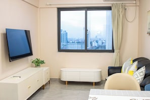 Appartement Familial | Coin séjour | Télévision LED de 24 pouces avec chaînes par câble
