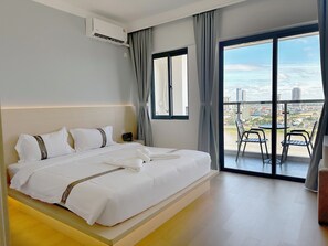 Suite King Balcony River View | Memory foam beds, in-room safe, individually furnished - X One Hotel (Phnom Penh)