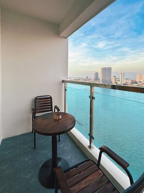 Deluxe King Balcony River View | Terrace/patio - X One Hotel (Phnom Penh)