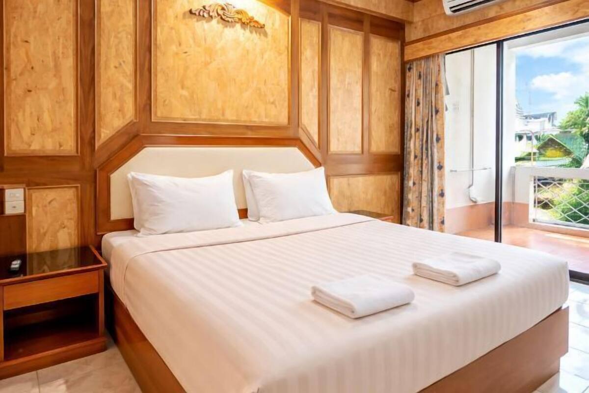 Meja, Wi-fi percuma, cadar katil