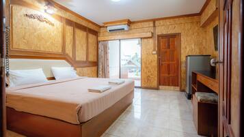 Standard Double Room | Desk, free WiFi, bed sheets