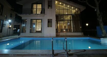 Green Wood Villa By 97RoyalVista