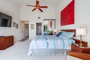 3 makuuhuonetta, työpöytä, silitysrauta/-lauta, vauvan matkasänky