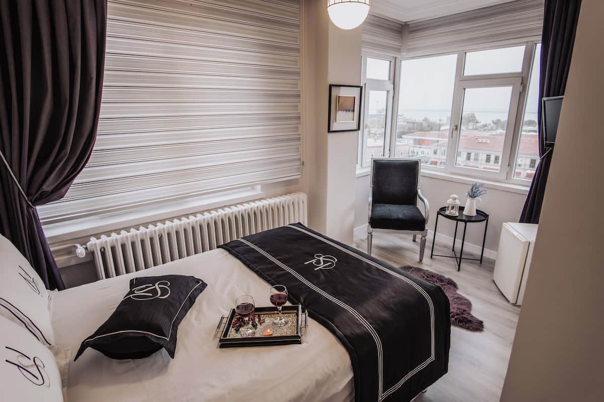 Standard Double Room, Sea View | Free WiFi, bed sheets