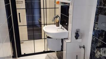 Standard-Doppelzimmer, Meerblick | Badezimmer