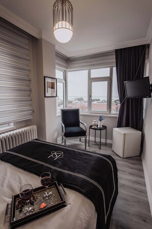 Standard Double Room, Sea View | Free WiFi, bed sheets