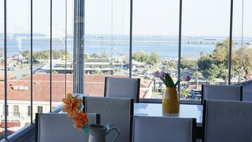 Bao gồm bữa sáng buffet hàng ngày