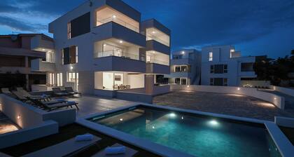 Two-bedroom apartment Break A1 next to the pool