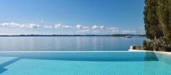 Villa FUX Eternity directly on the beach on the island of Pasman Zadar