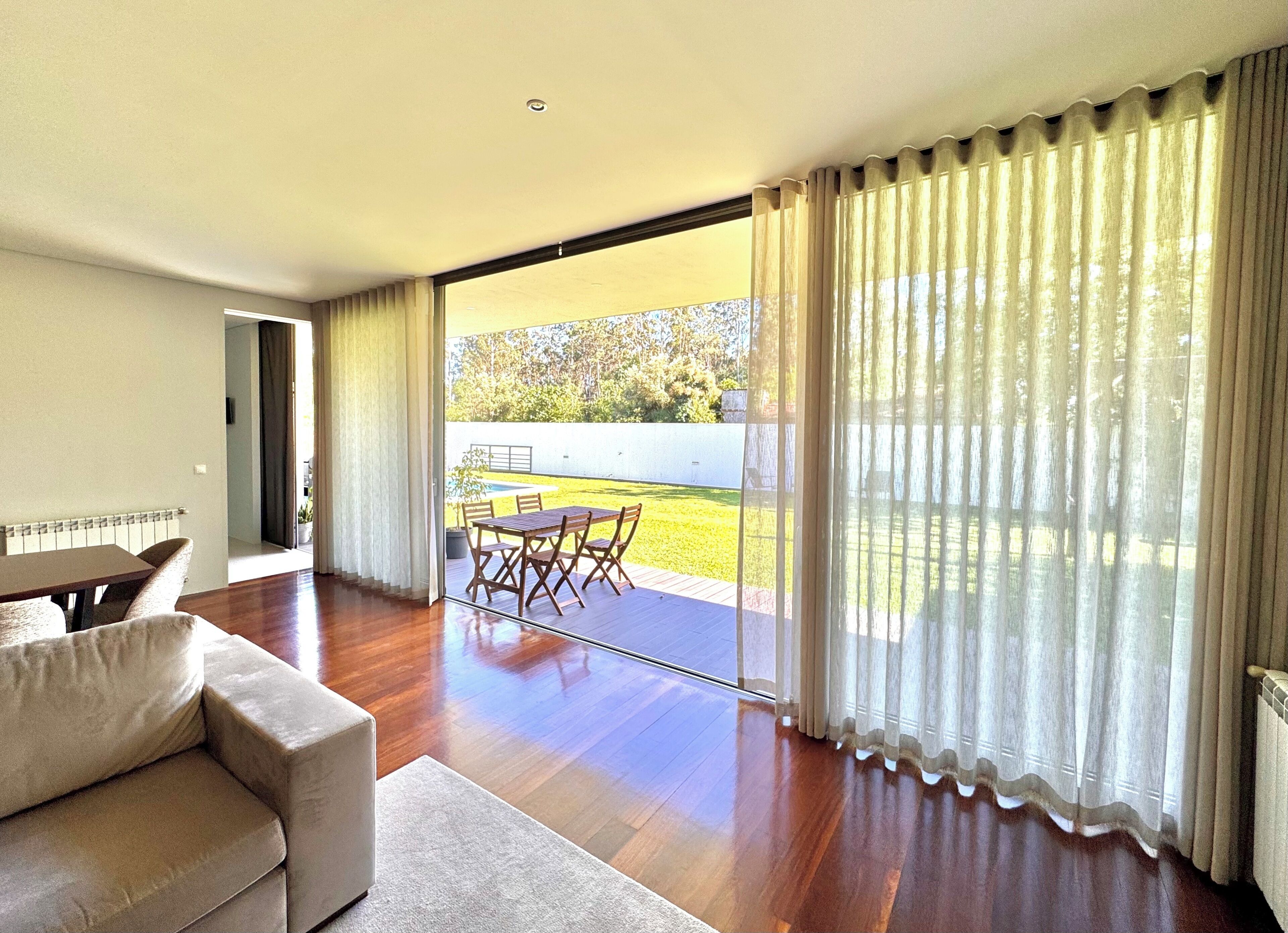 Casa, 3 habitaciones, con acceso para personas discapacitadas, alberca privada | Área de sala de estar