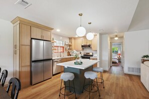 Private kitchen - Newly Remodeled, Whimsical Retreat -  Viking Hot Tub, Ultimate Game Room, Massage Chair, BBQ (Round Rock)