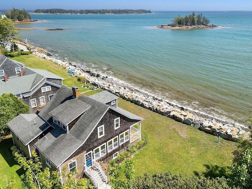 The Spruces, Crescent Beach waterfront 5-bedroom