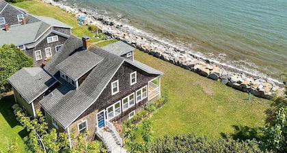 The Spruces, Crescent Beach waterfront 5-bedroom