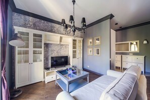 190 厘米智能電視連有線電視頻道、Netflix、串流服務