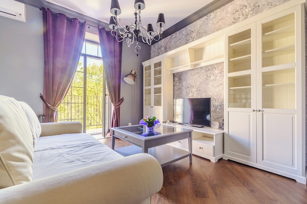 Een 190-cm smart-tv met kabelzenders, Netflix en streamingdiensten