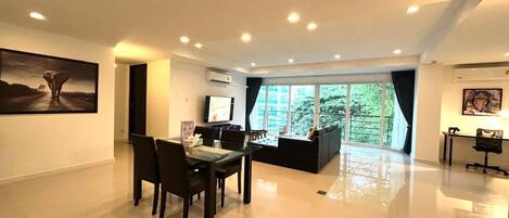 Fernseher, Stereoanlage