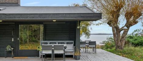 تناول الطعام بالخارج