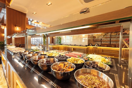 Daily buffet breakfast (EUR 15 per person). Park Dedeman Mersin Marina