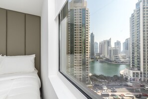 4 habitaciones, tabla de planchar con plancha, wifi y ropa de cama