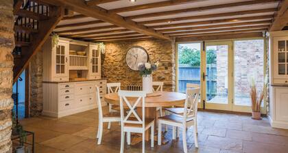 Luxury farmhouse/lodge on scenic meadow and orchard. Pet-Friendly! w/Office