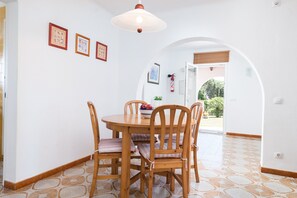 Dining - Casa Fiol - House In Cala D'or. Free Wifi (Cala D'or, Illes Balears)