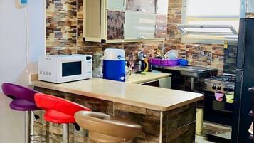 Kühlschrank, Mikrowelle, Ofen