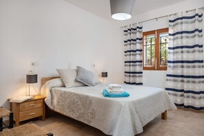 3 bedrooms, iron/ironing board