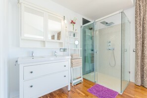 Shower, bidet - La Primera - Villa With Private Pool In Sa Torre (Sa Torre, Illes Balears)