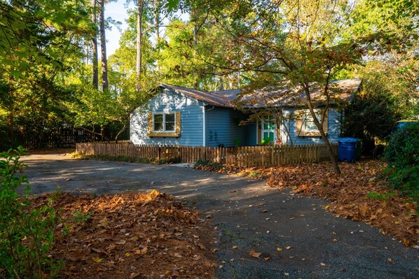 Exterior - Pet Friendly Family Oasis w/Hot Tub & Fireplace
(Wilmington)