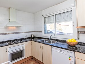 Refrigerador, microondas, horno, lavavajillas