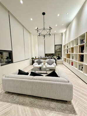 Interior - Luxury Duplex with Stunning 35th Floor Views (Krung Thep Maha Nakhon)