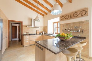 Fridge, microwave, oven, stovetop - Rafal Pai - Villa With Private Pool. Free Wifi (Colonia De Sant Pere, Illes Balears)