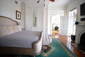 5 Schlafzimmer, Schreibtisch, Bügeleisen/Bügelbrett, Reisekinderbett