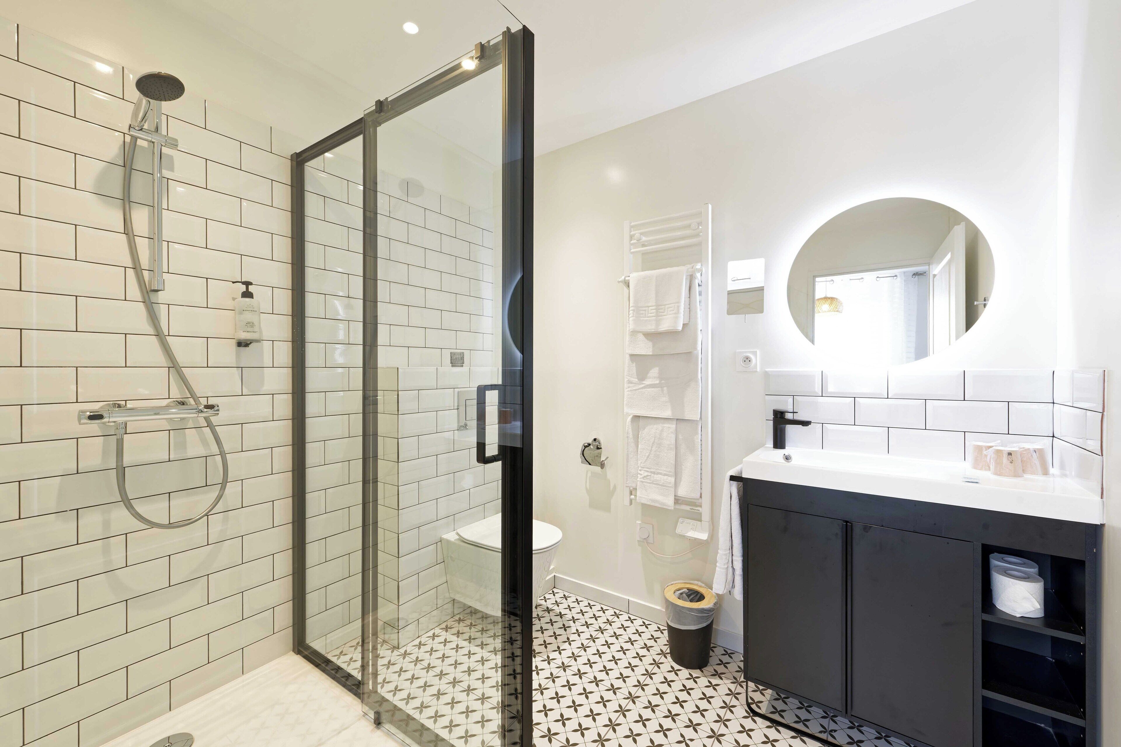 Quarto triplo conforto | Banheiro | Toalhas de banho 