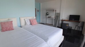 Estudio Deluxe, 2 camas dobles, balcón, vistas a la ciudad | Escritorio, espacio para trabajar con un portátil, wifi gratis