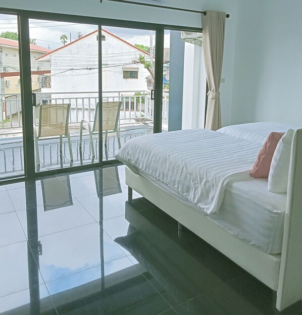 Deluxe Studio, 2 Double Beds, Balcony, City View | Living area