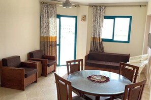 Living area - Cozy 2-Bedroom Apartment
 (ras sedr)